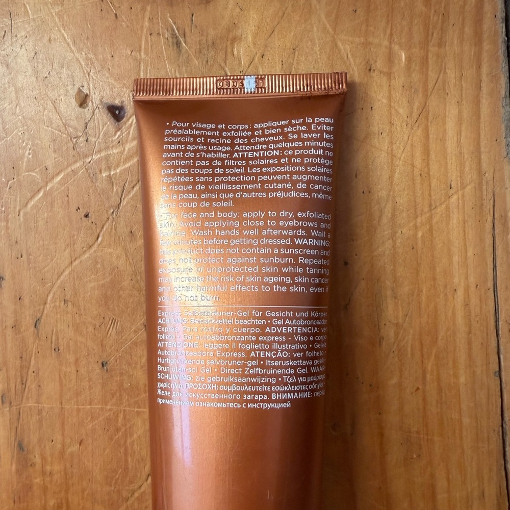Clarins Self Tanning Instant Gel - Copper - Picture 2 of 3